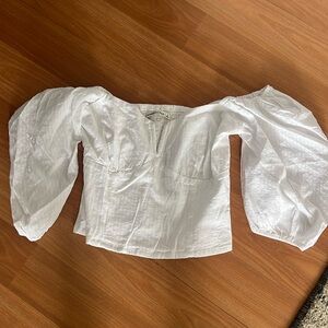 Abercrombie & Fitch off shoulder top. NWT. Small. White. V boning.